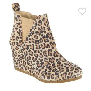 NWT TOMS Kelsey ankle boot-leopard